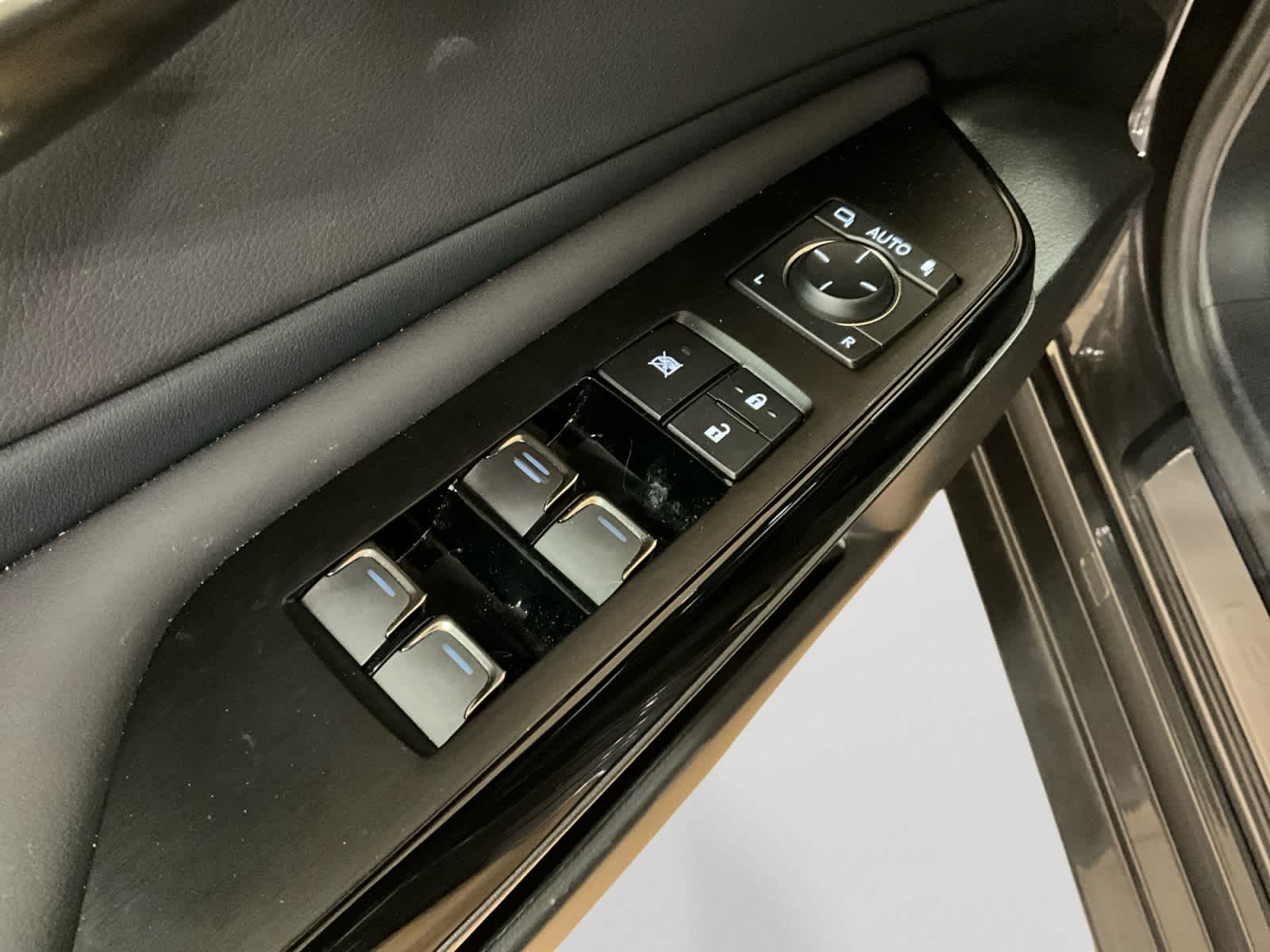 2025 Lexus ES 300h Ultra Luxury