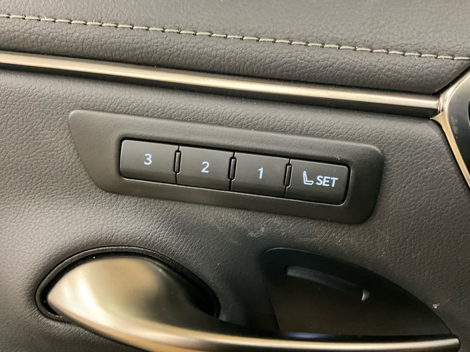 2025 Lexus ES 300h Ultra Luxury