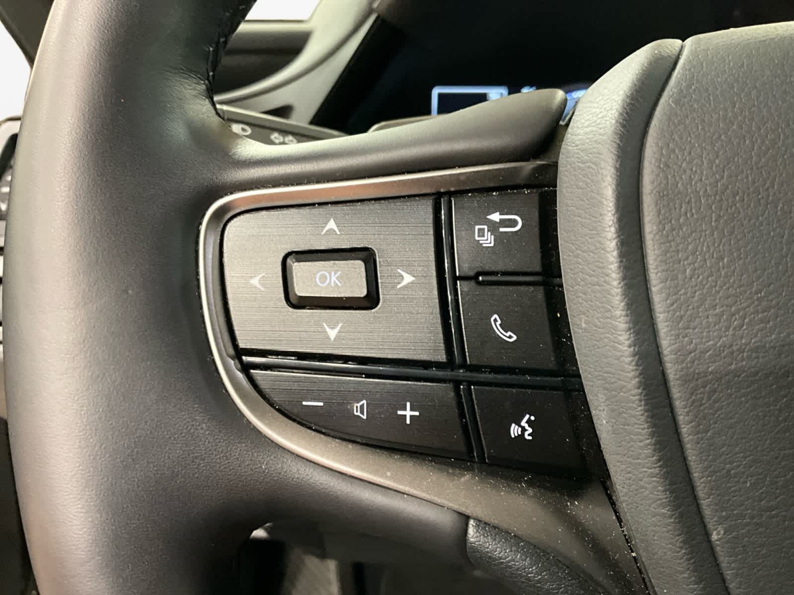 2025 Lexus ES 300h Ultra Luxury