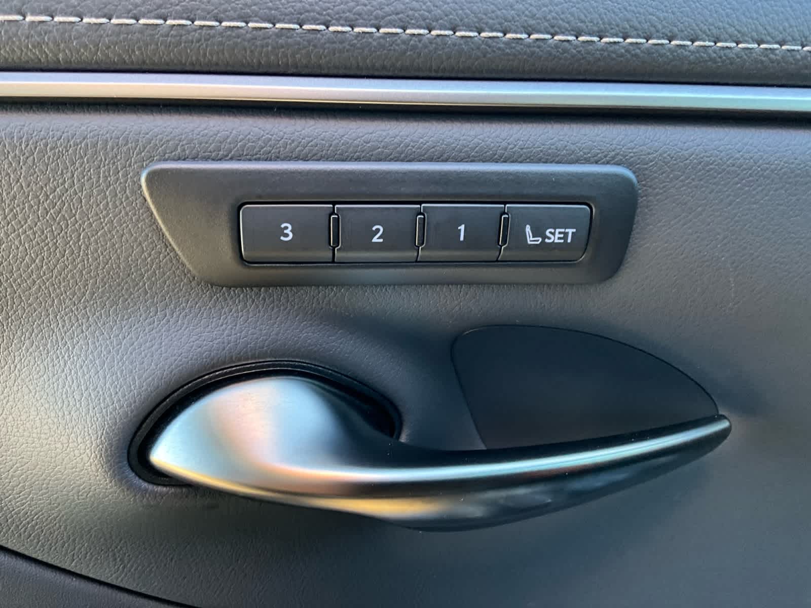 2025 Lexus ES F SPORT Handling