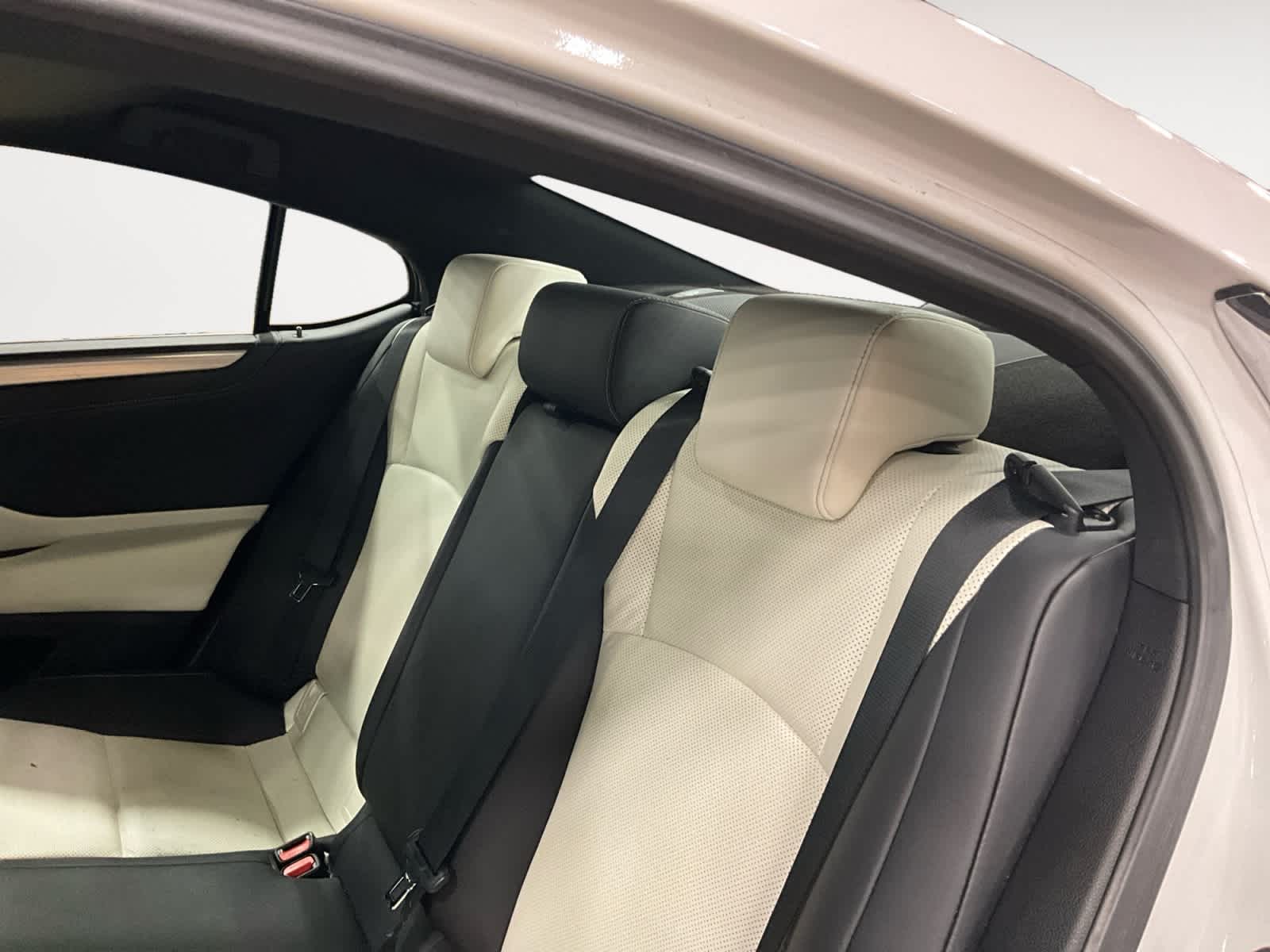 2023 Lexus ES 350 F SPORT Handling