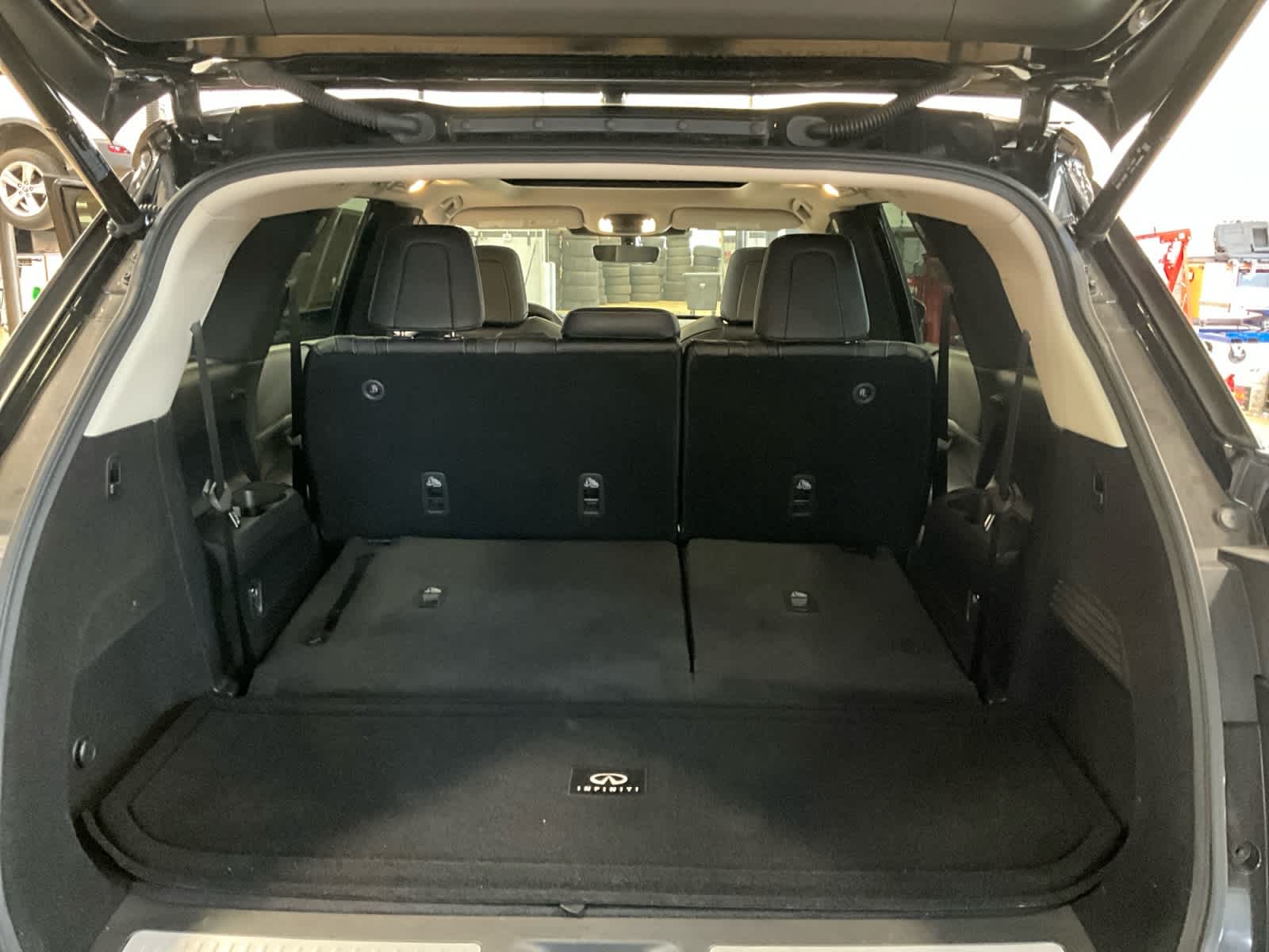 2023 INFINITI QX60 LUXE