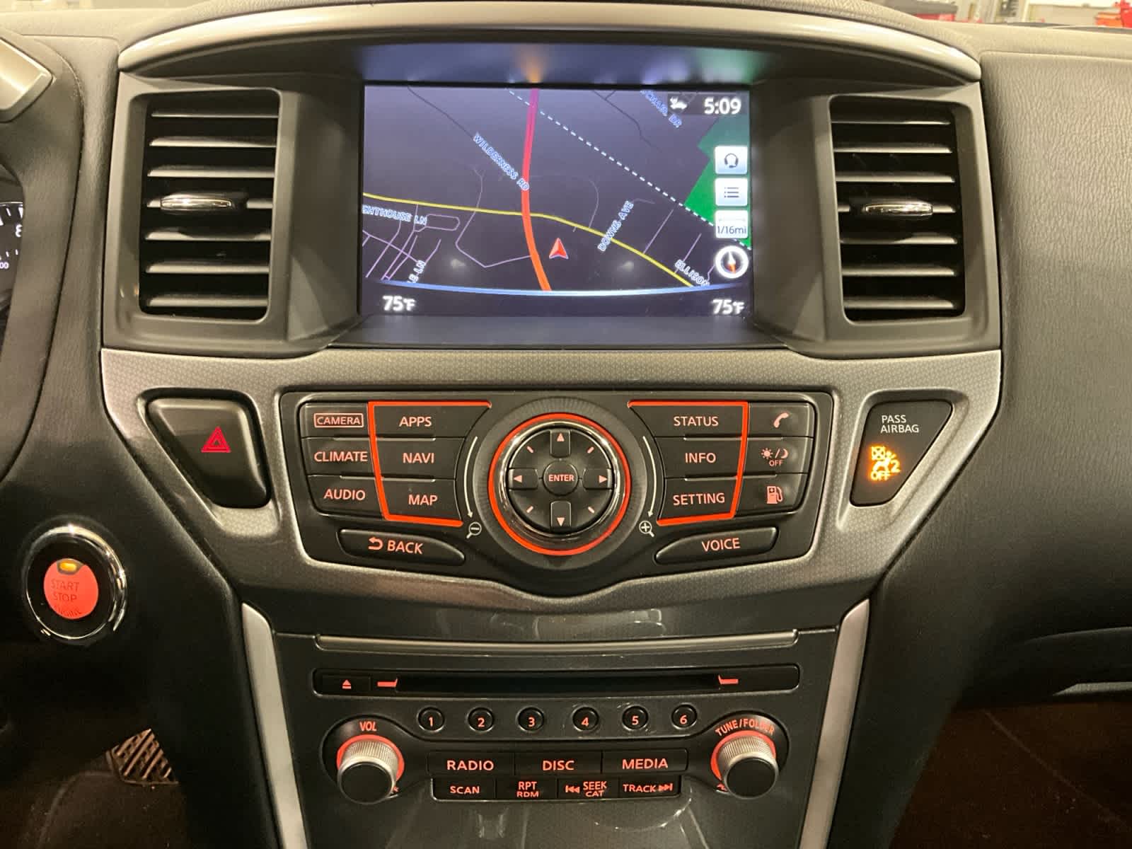 2019 Nissan Pathfinder SL