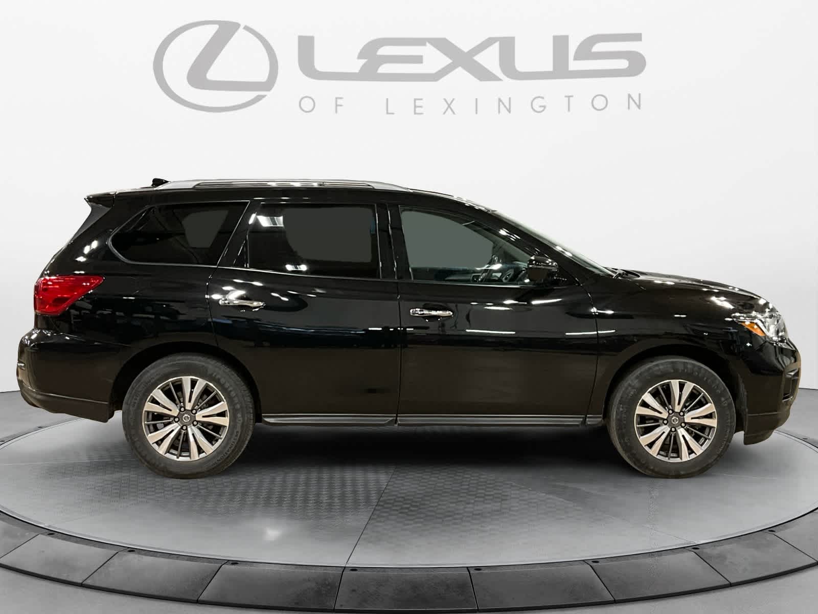 2019 Nissan Pathfinder SL