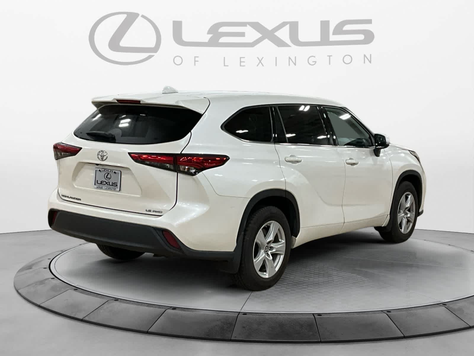2021 Toyota Highlander LE
