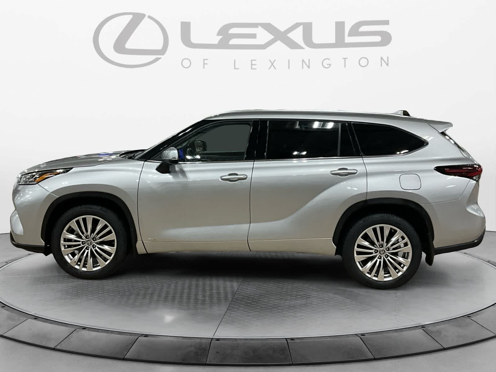 2025 Toyota Highlander Hybrid Platinum