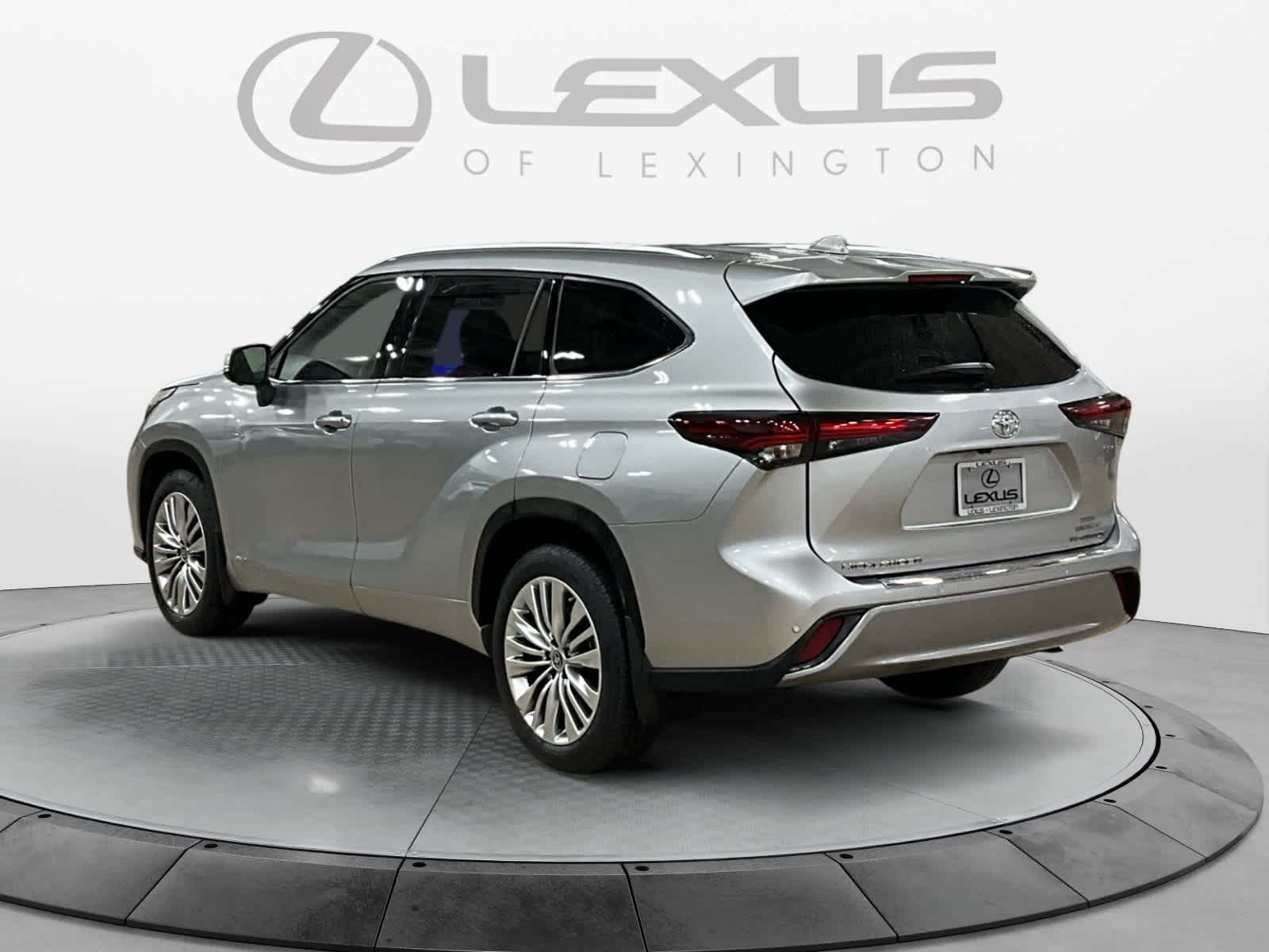 2025 Toyota Highlander Hybrid Platinum