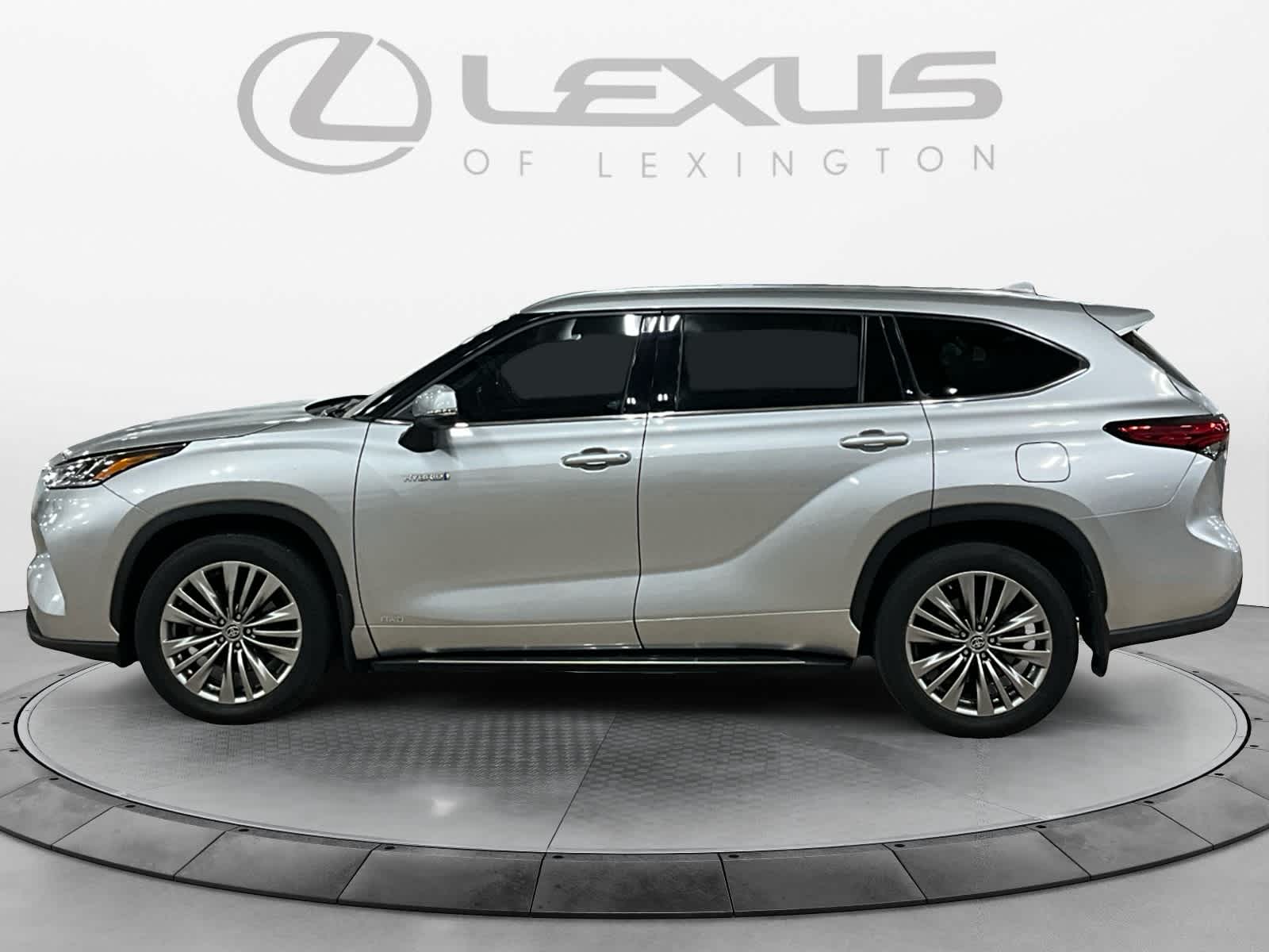 2021 Toyota Highlander Hybrid Platinum