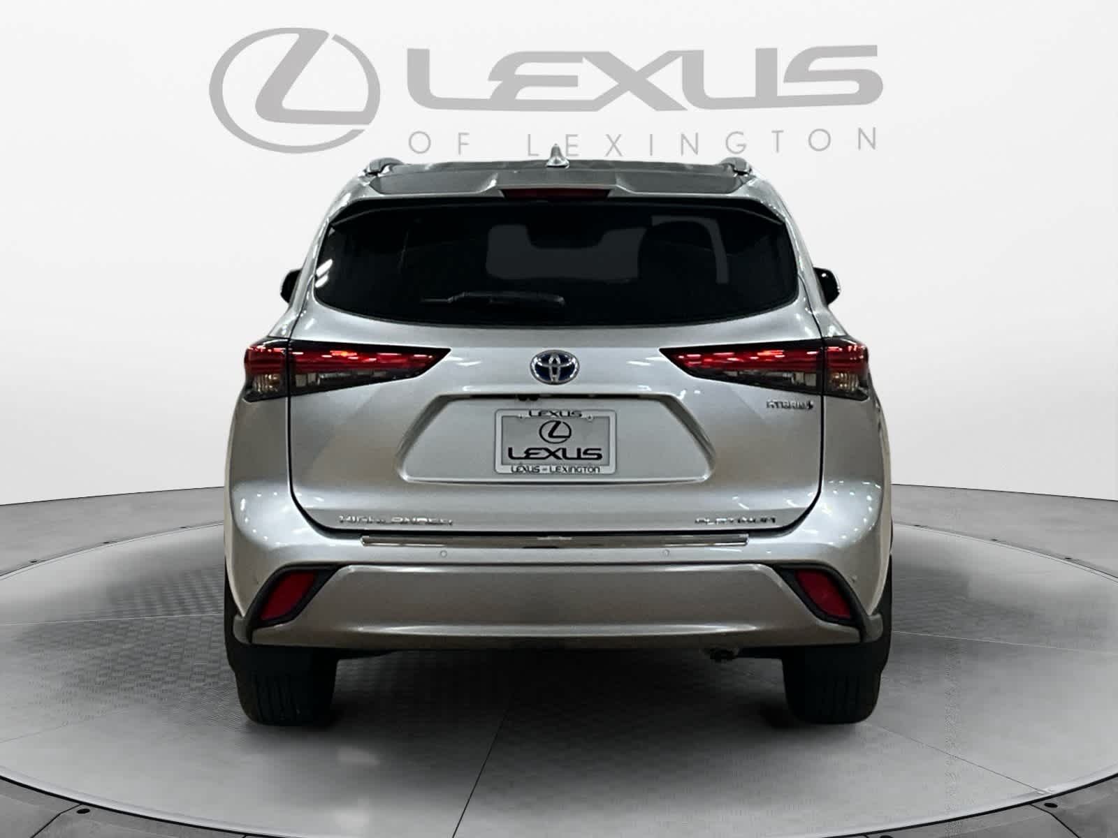 2021 Toyota Highlander Hybrid Platinum