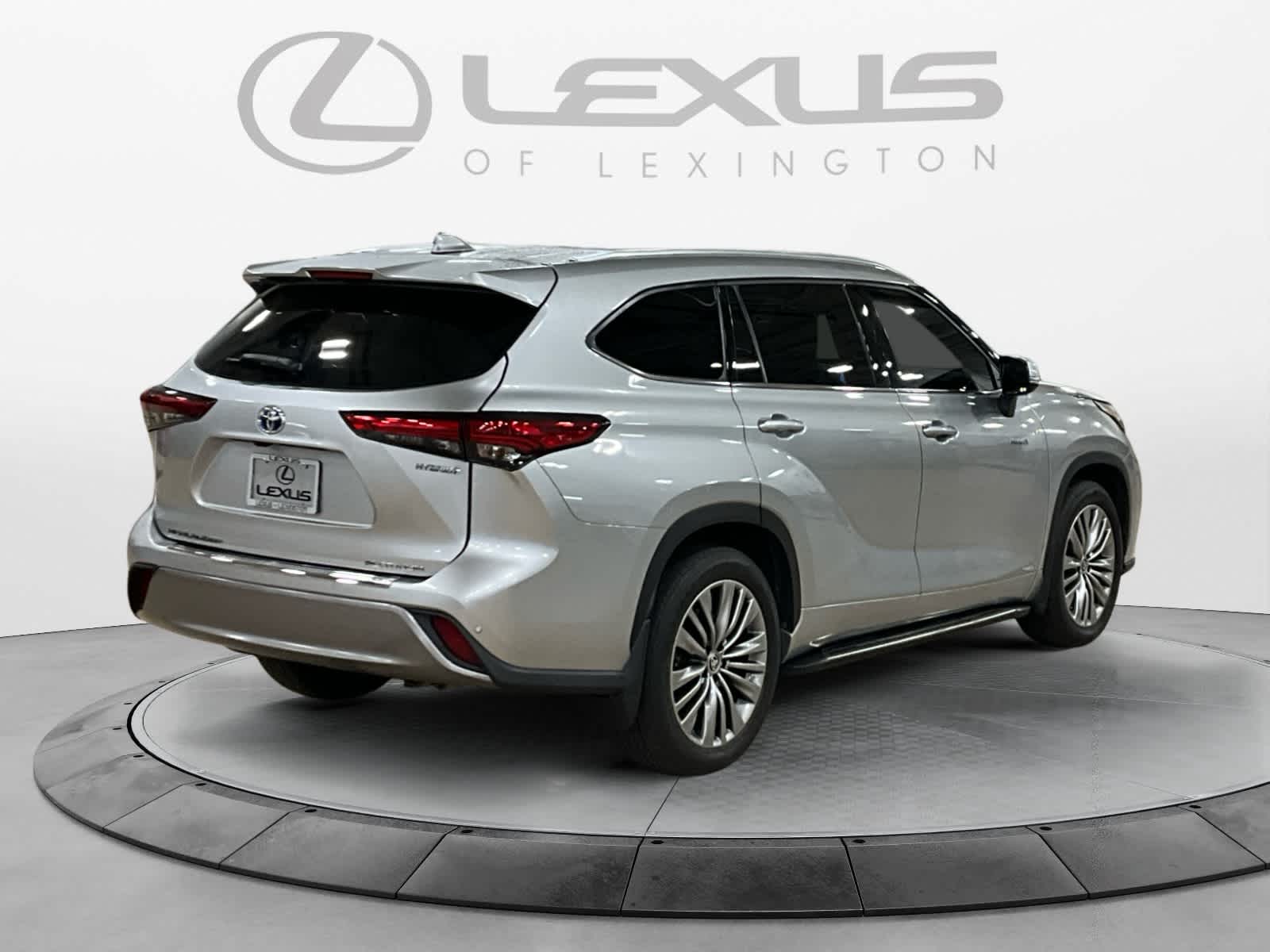 2021 Toyota Highlander Hybrid Platinum
