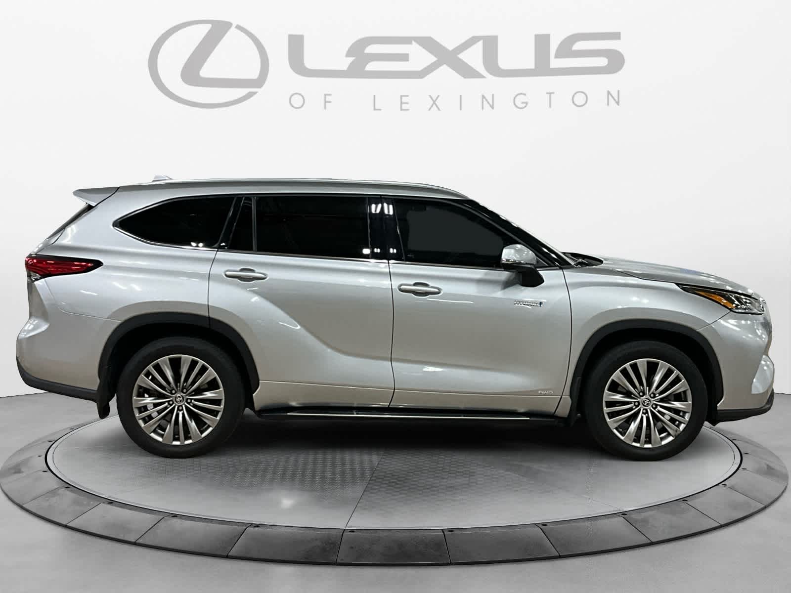 2021 Toyota Highlander Hybrid Platinum