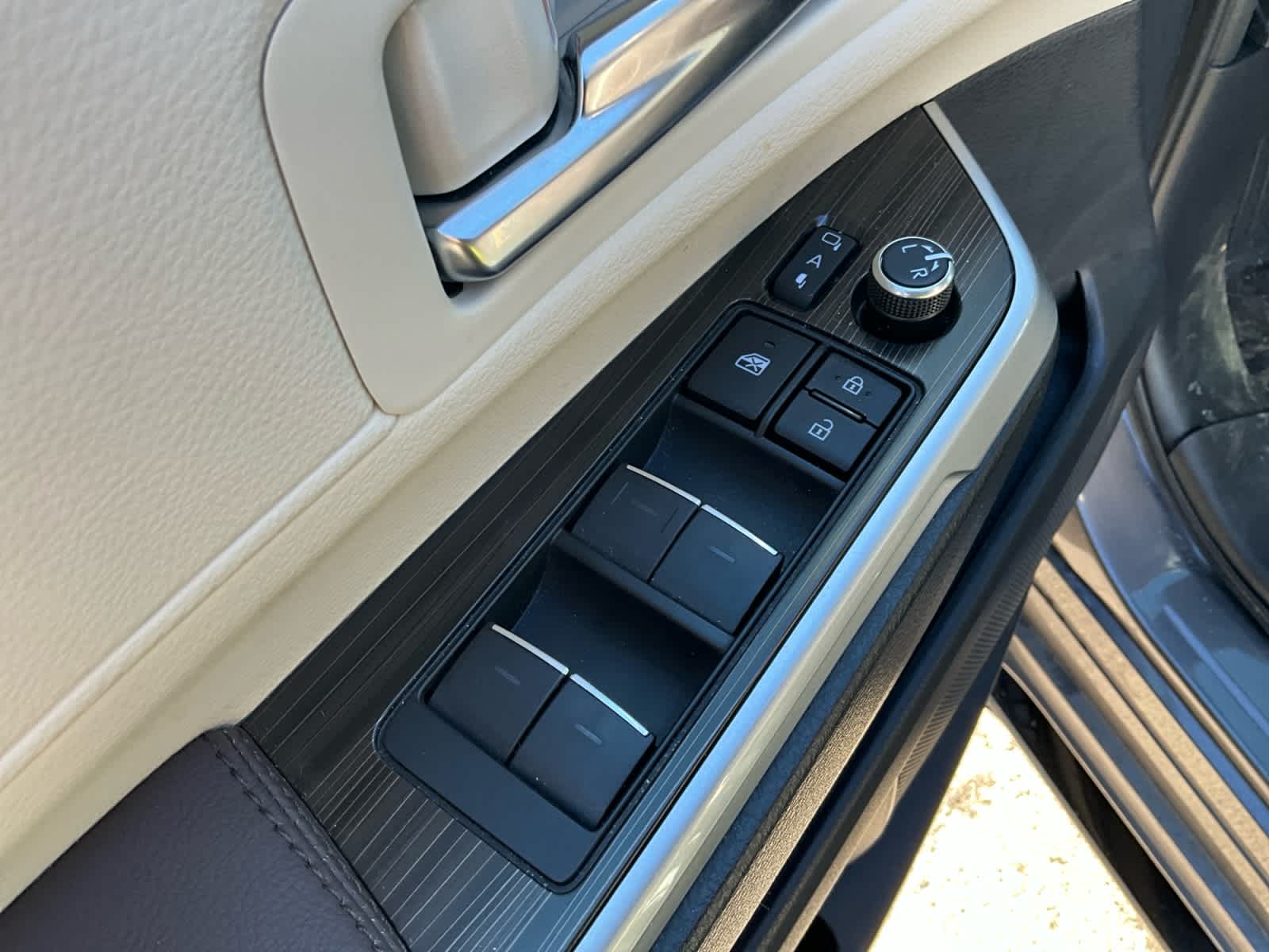 2023 Toyota Sienna Platinum