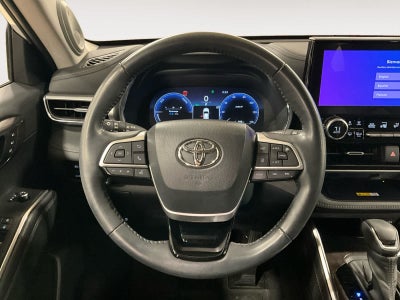 2023 Toyota Highlander Hybrid Platinum