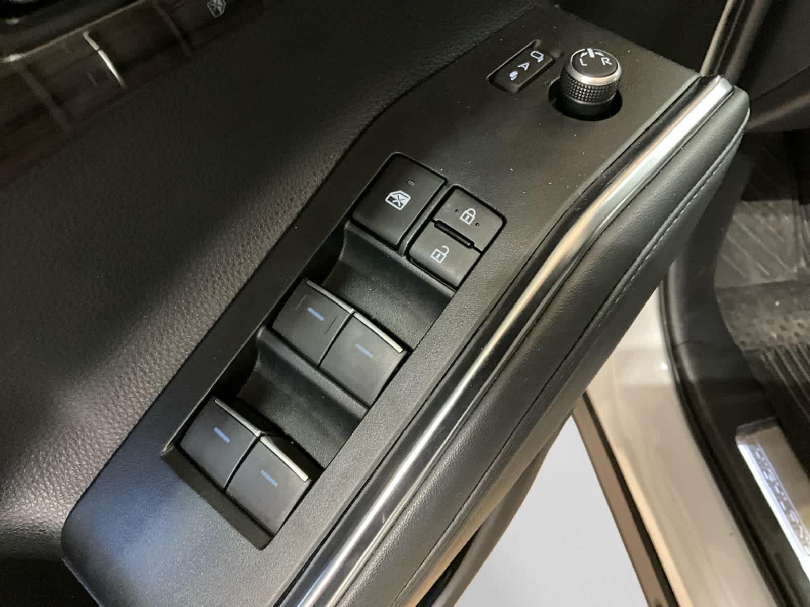 2023 Toyota Highlander Hybrid Platinum