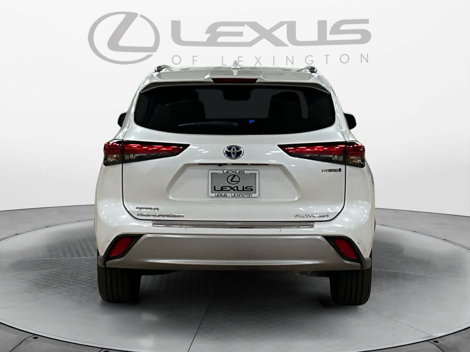 2023 Toyota Highlander Hybrid Platinum