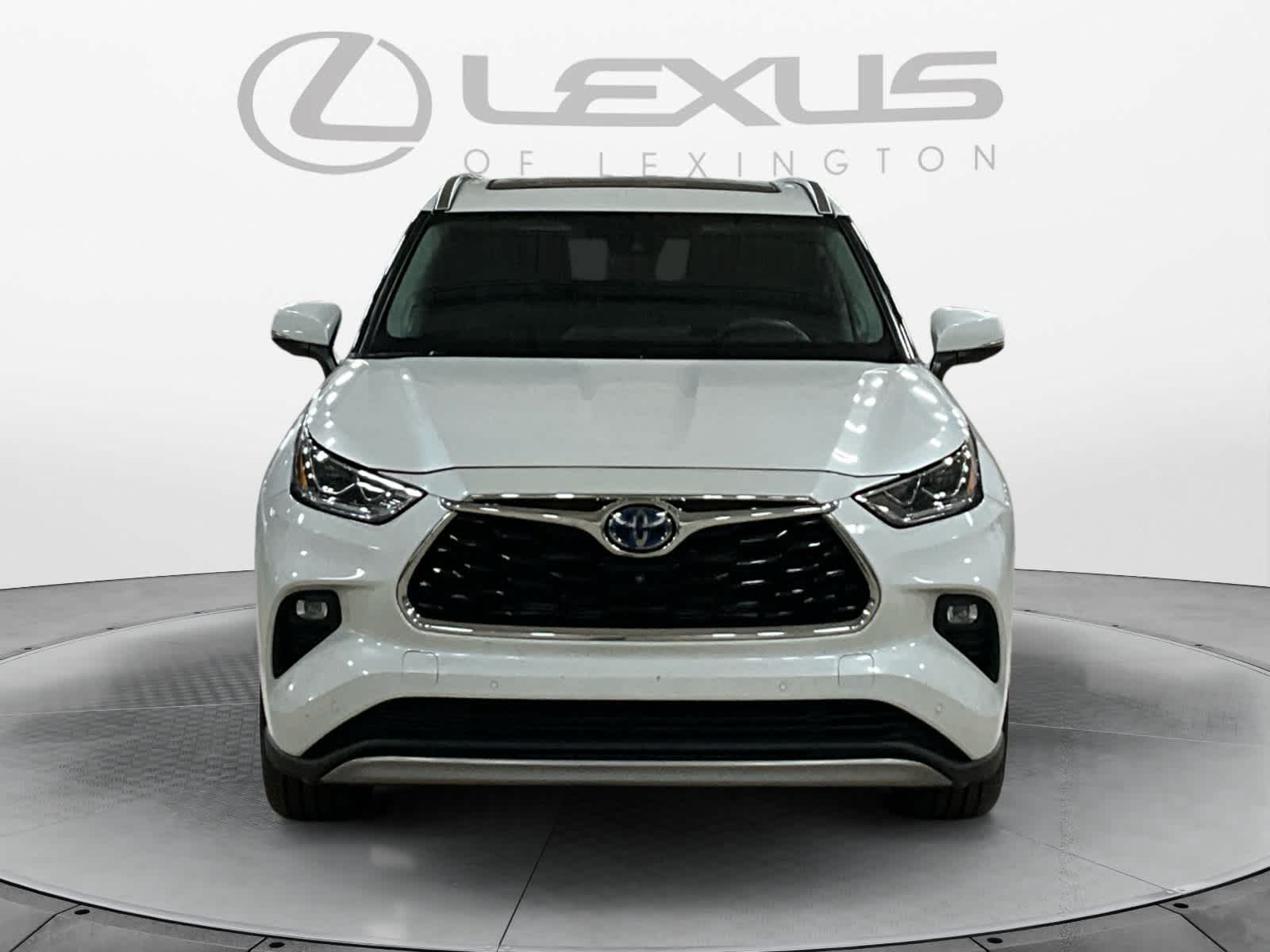 2023 Toyota Highlander Hybrid Platinum