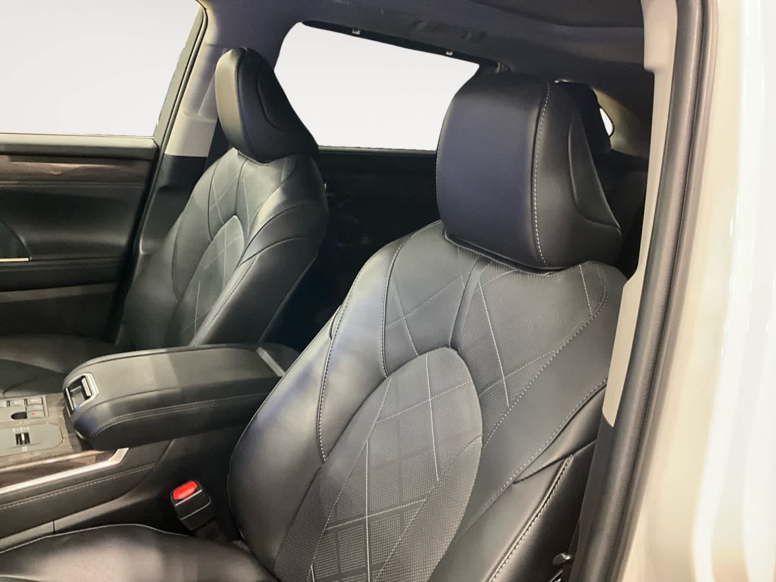 2023 Toyota Highlander Hybrid Platinum