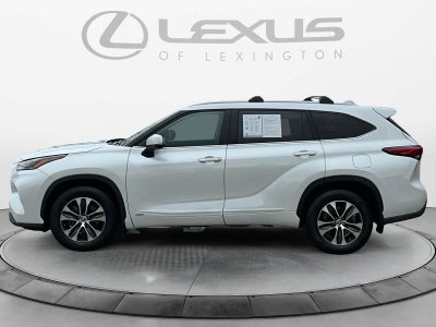 2022 Toyota Highlander Hybrid XLE