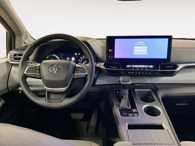 2025 Toyota Sienna XLE