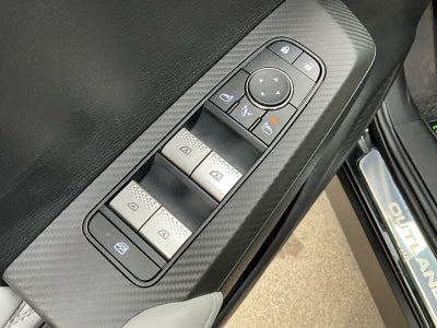 2025 Mitsubishi Outlander Plug-In Hybrid SEL Platinum Edition