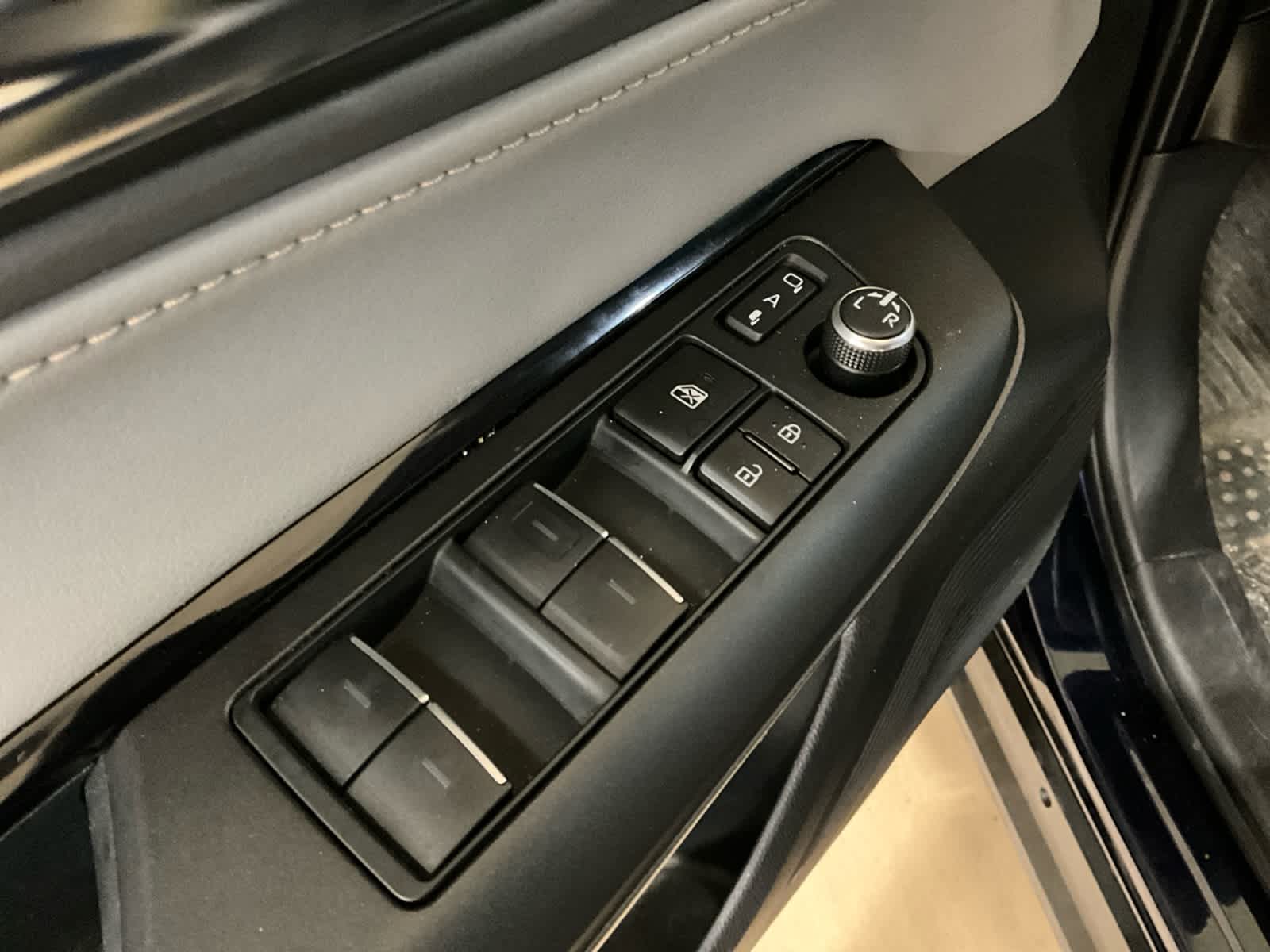 2023 Toyota Venza LE