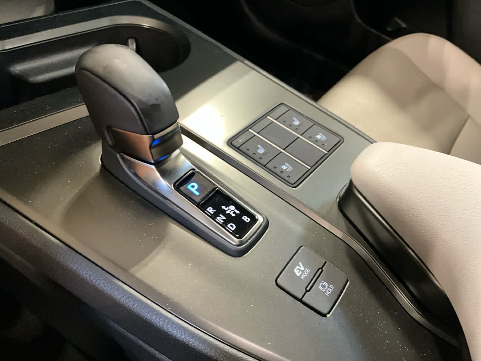 2025 Lexus UX 300h F SPORT Design