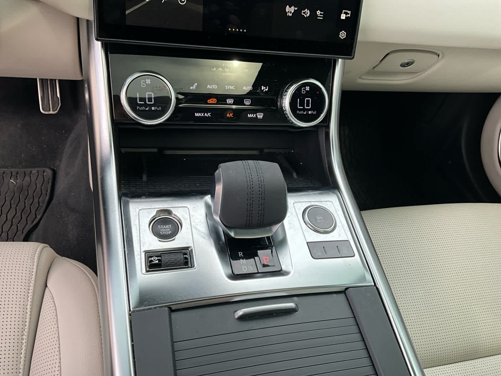 2023 Jaguar XF R-Dynamic SE