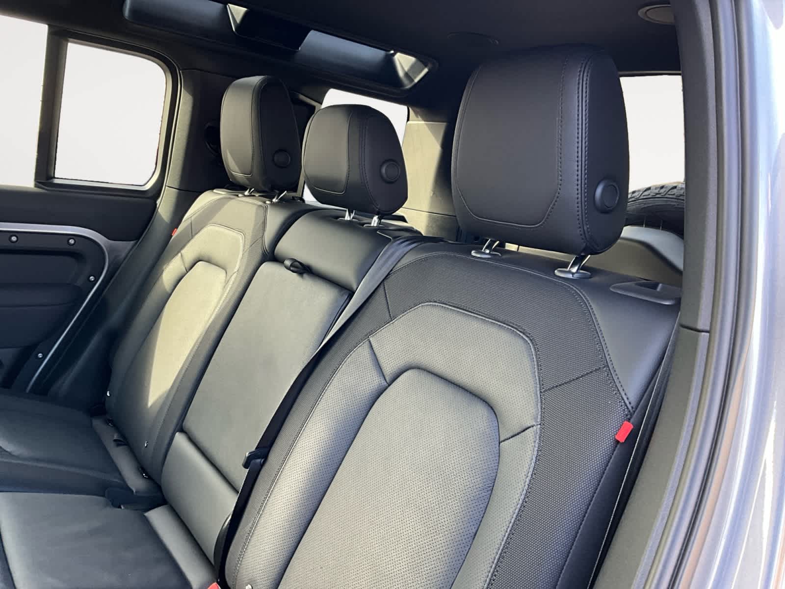 2023 Land Rover Defender X-Dynamic SE