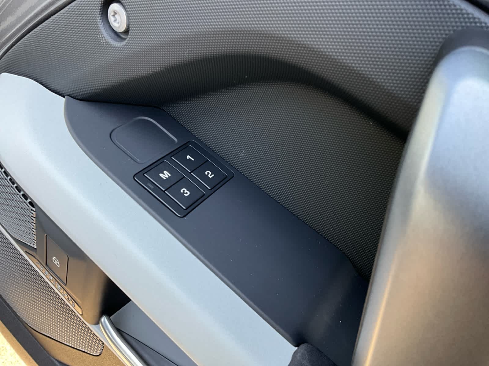 2023 Land Rover Defender X-Dynamic SE