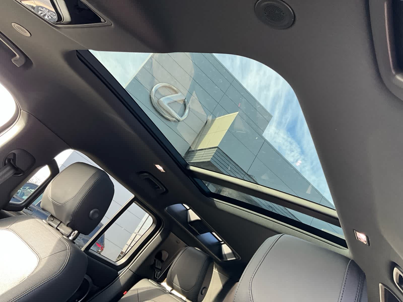 2023 Land Rover Defender X-Dynamic SE