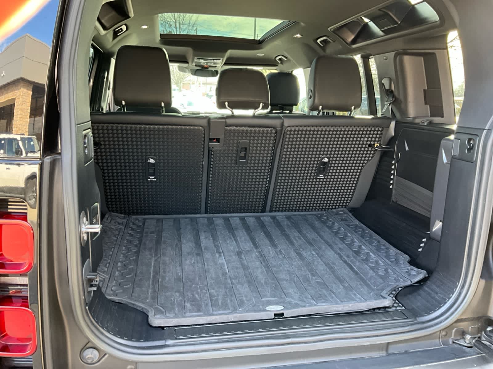 2023 Land Rover Defender X-Dynamic SE