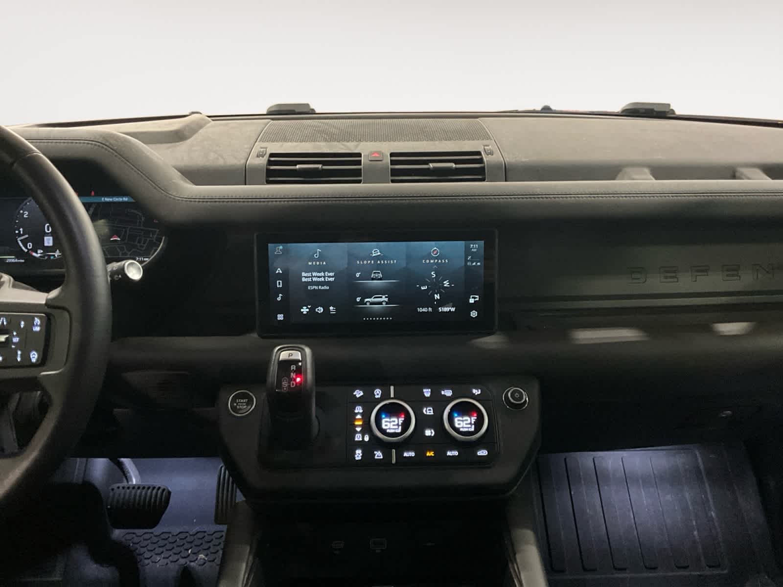2024 Land Rover Defender X-Dynamic SE