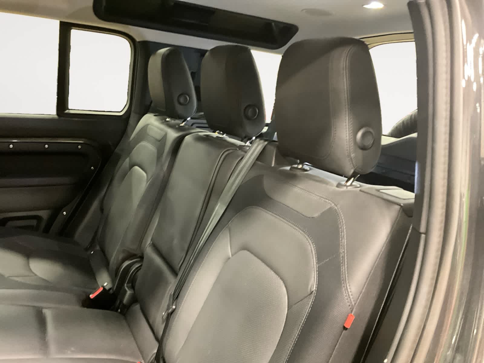 2024 Land Rover Defender X-Dynamic SE