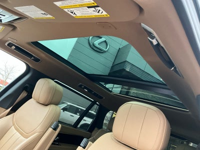 2025 Land Rover Range Rover SE