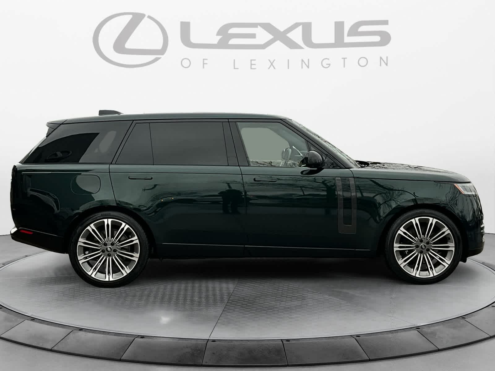 2025 Land Rover Range Rover SE