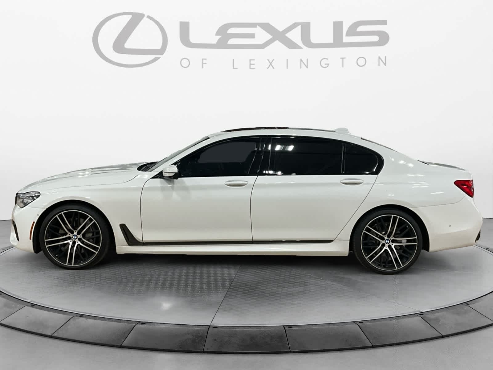 2018 BMW 750i 750i