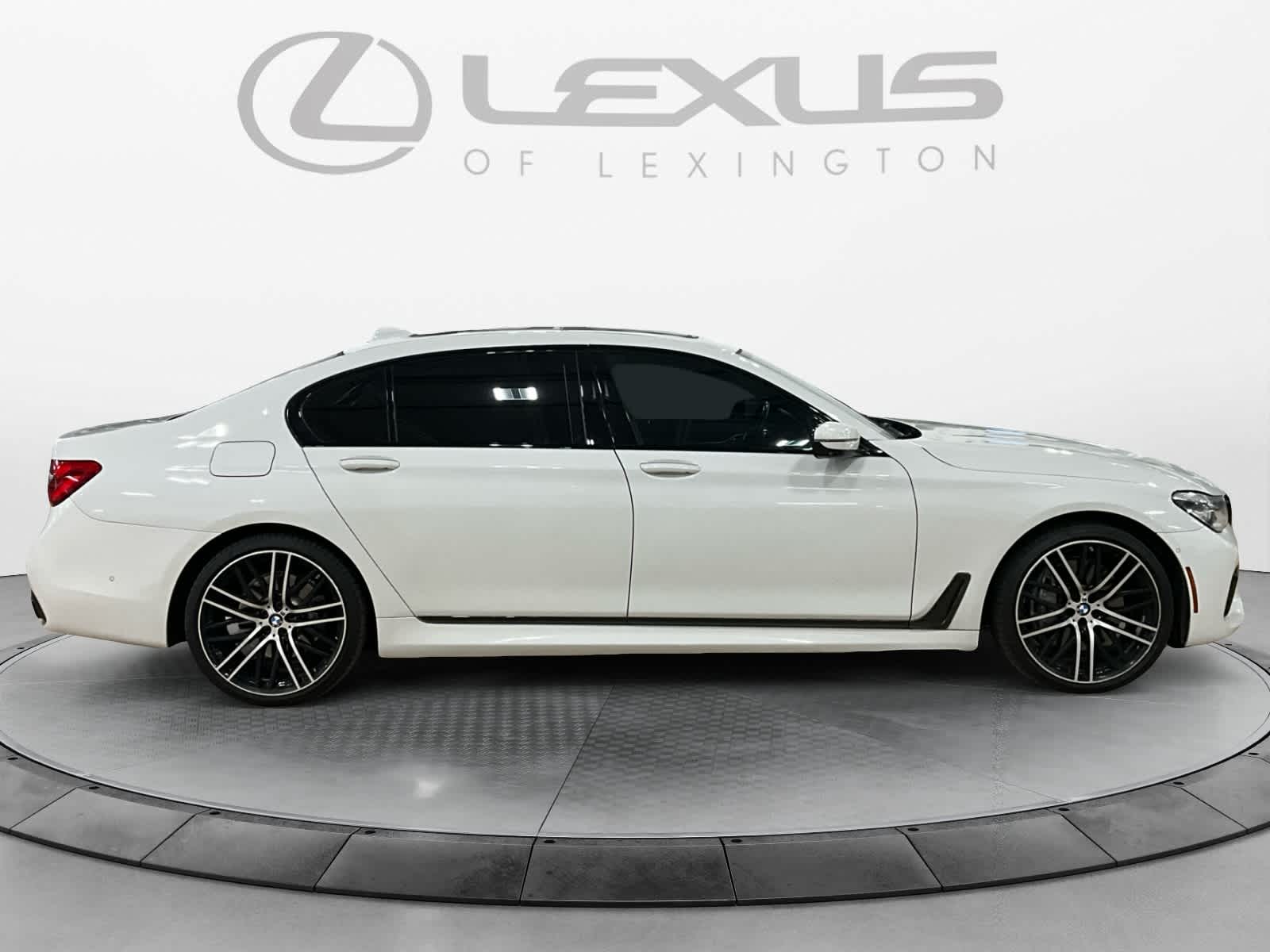 2018 BMW 750i 750i