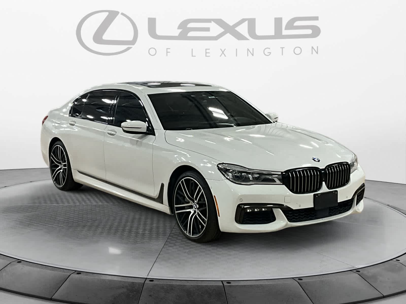 2018 BMW 750i 750i