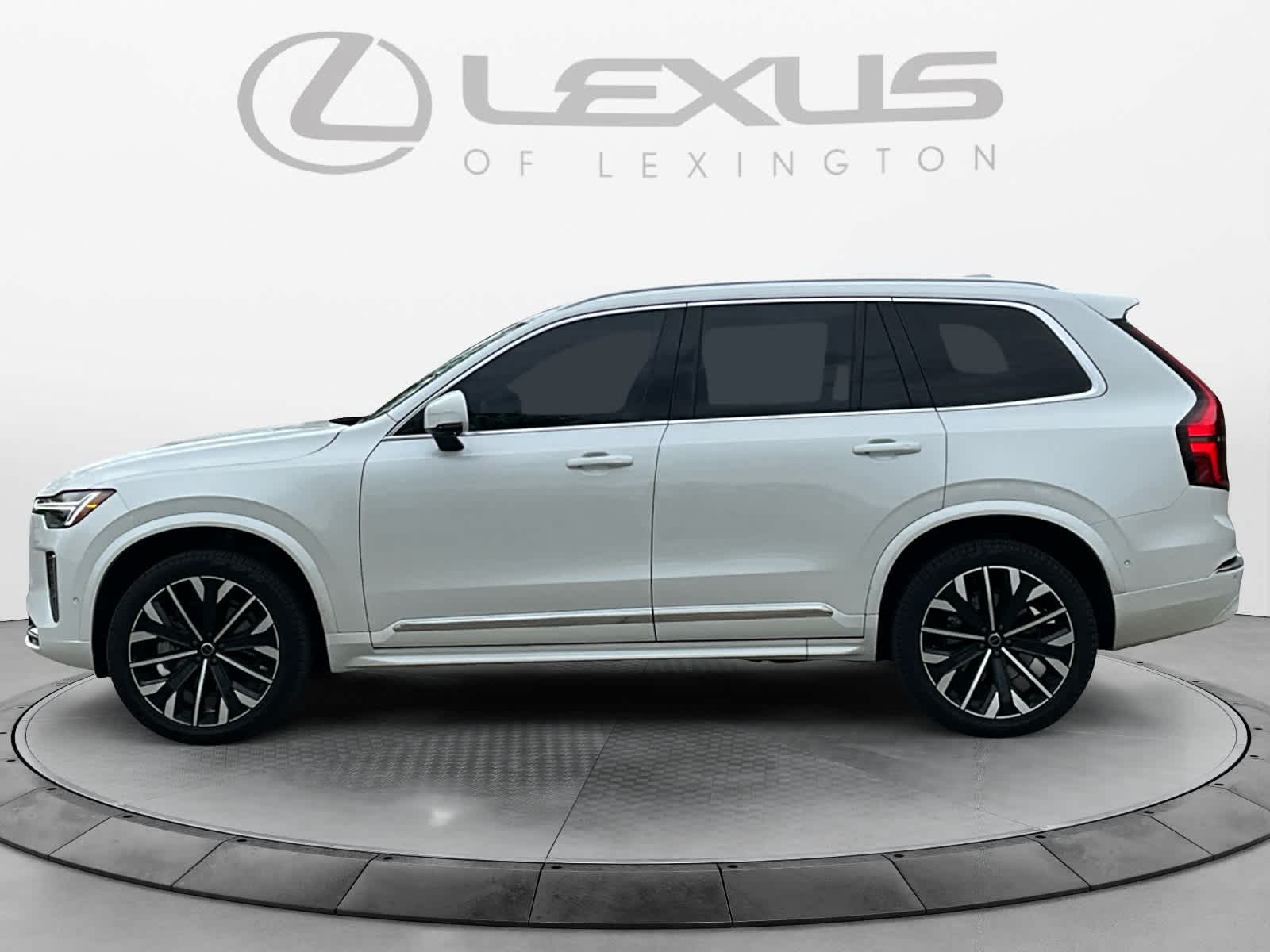 2026 Volvo XC90 Plus