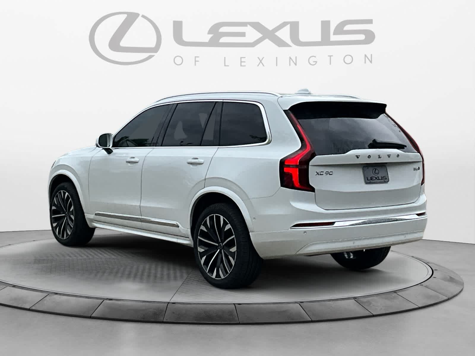 2026 Volvo XC90 Plus