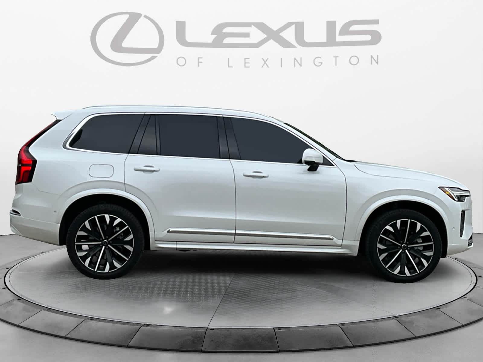 2026 Volvo XC90 Plus