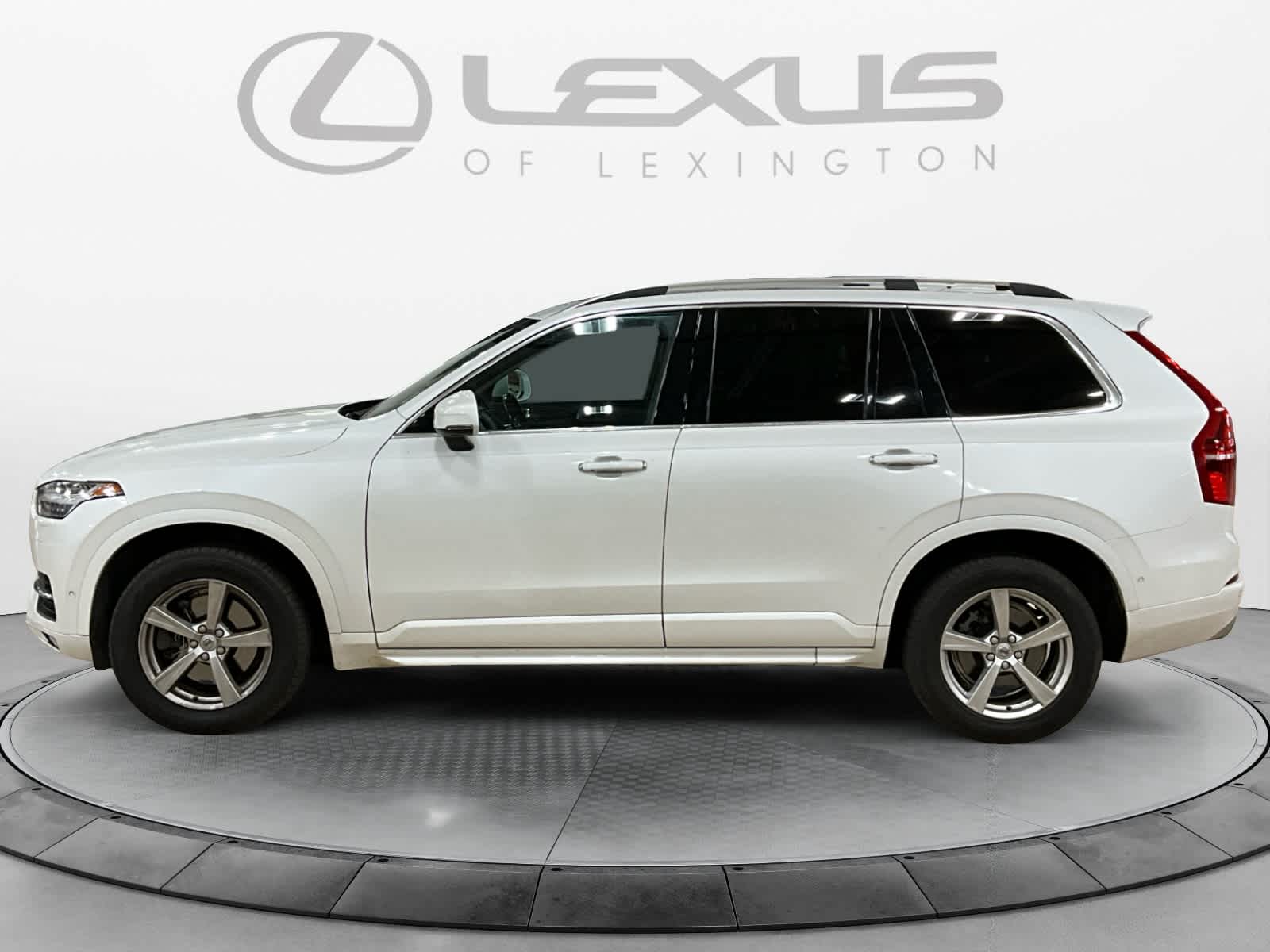 2017 Volvo XC90 Momentum