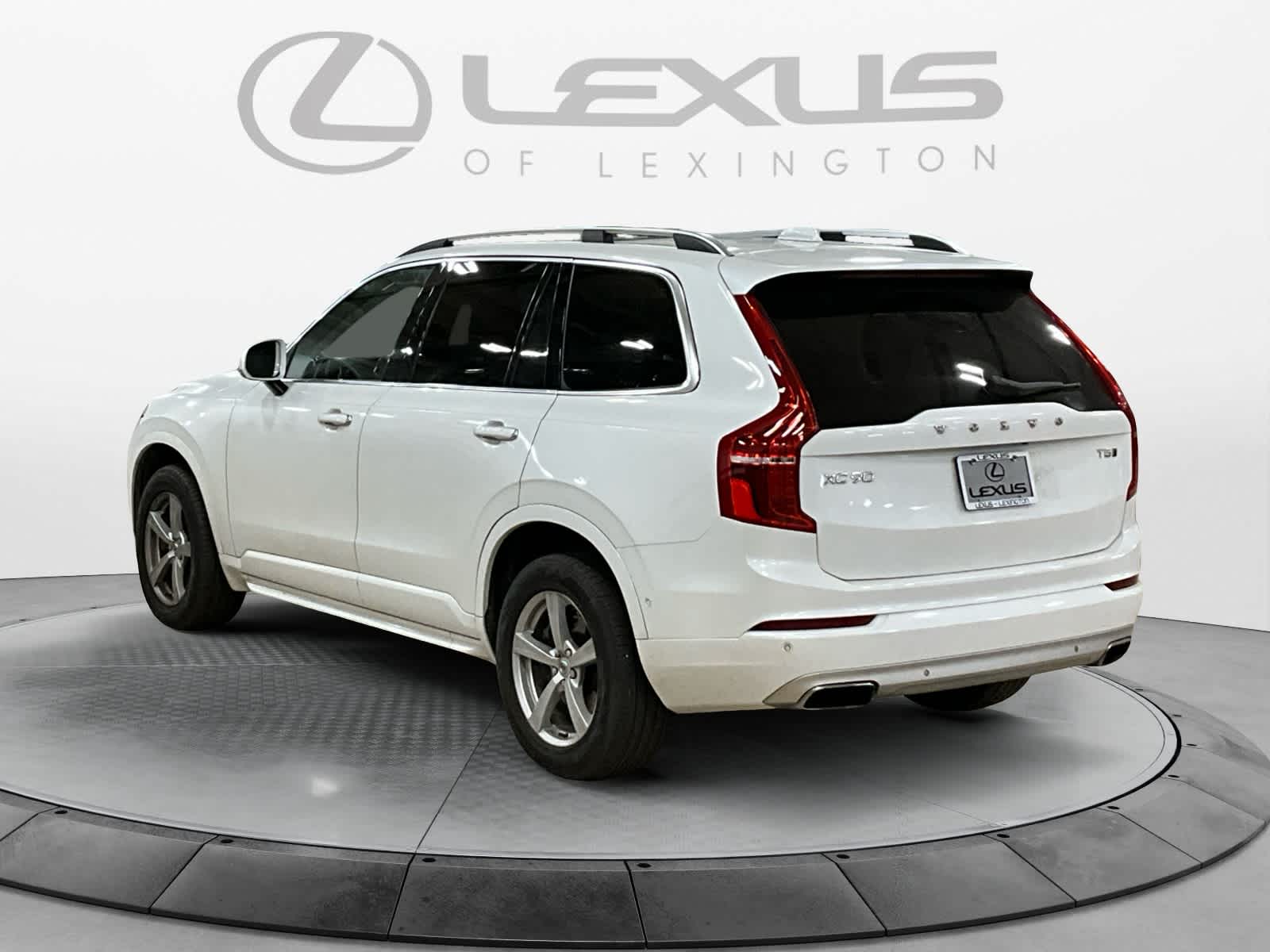 2017 Volvo XC90 Momentum