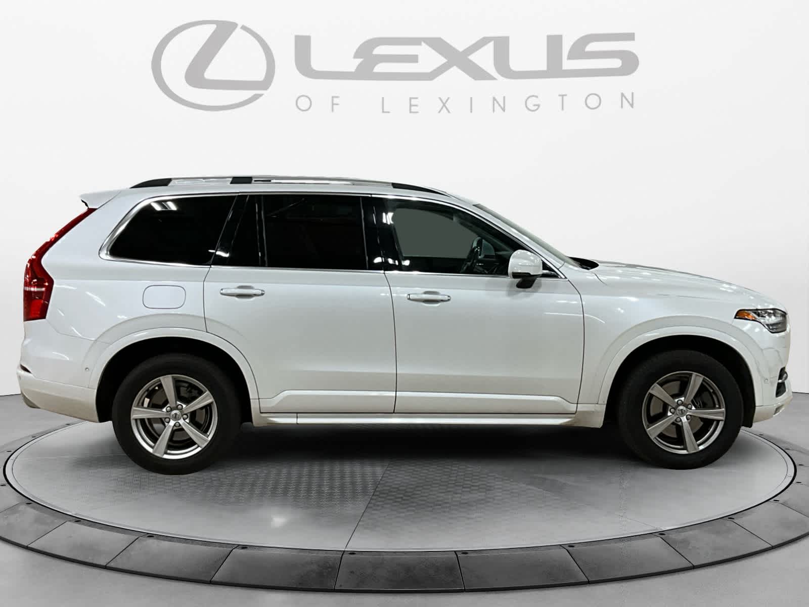 2017 Volvo XC90 Momentum