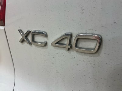 2020 Volvo XC40 Momentum