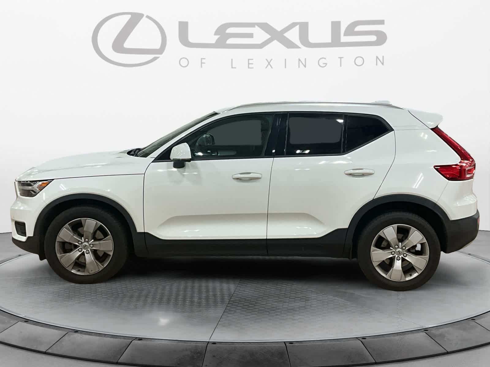 2020 Volvo XC40 Momentum