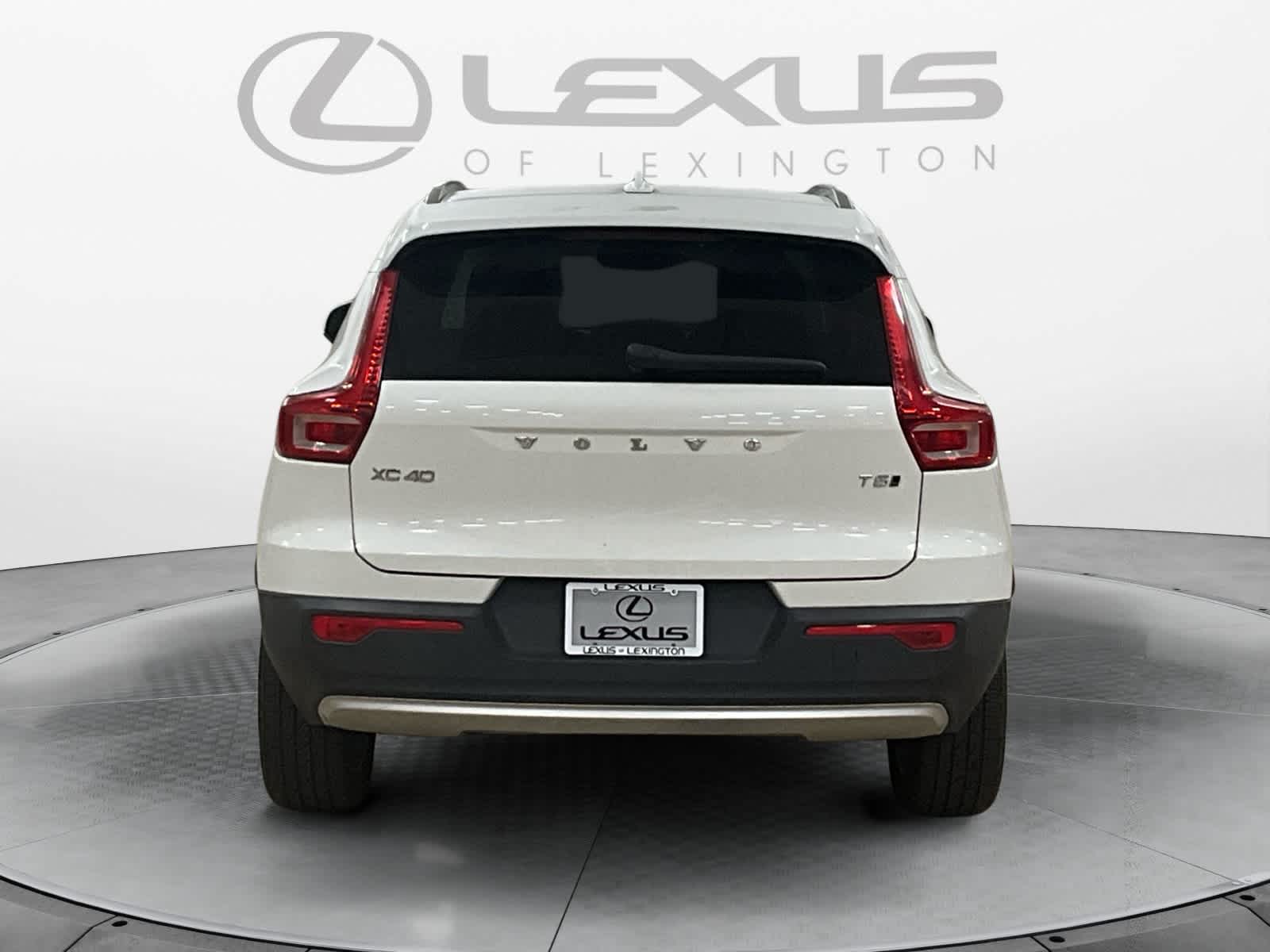 2020 Volvo XC40 Momentum