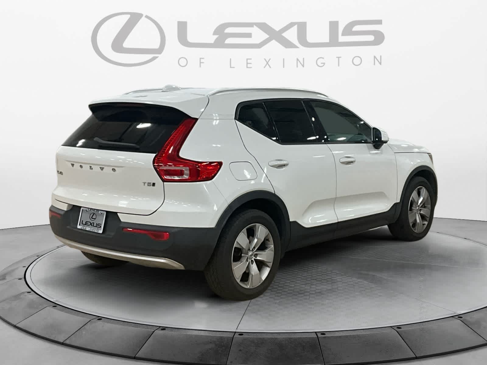 2020 Volvo XC40 Momentum