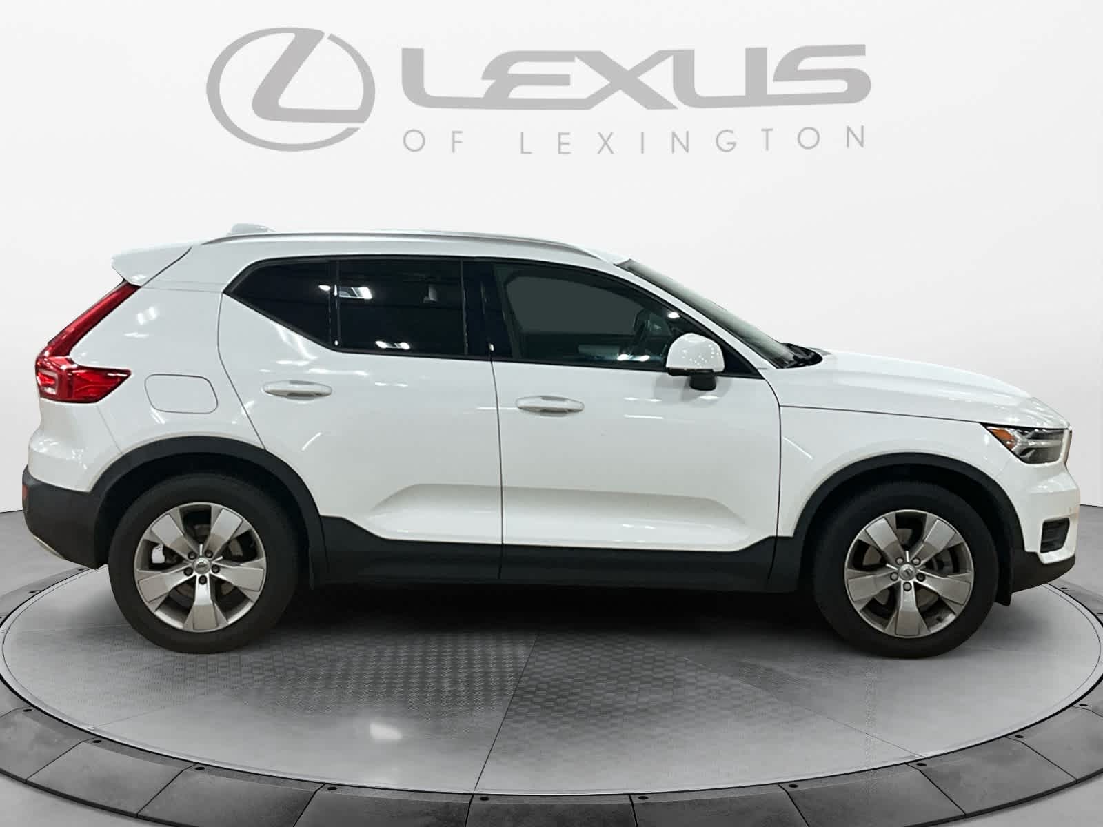 2020 Volvo XC40 Momentum
