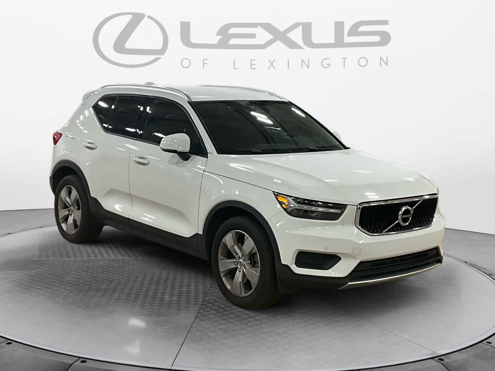 2020 Volvo XC40 Momentum